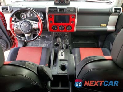 Zdjęcie 8 z 13 samochodu: 2012 TOYOTA FJ CRUISER VIN:JTEBU4BF4CK141857 - miniatura
