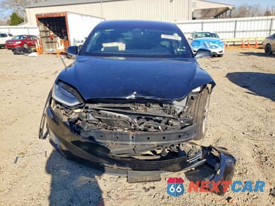Piąte zdjęcie samochodu w środku: 2017 TESLA MODEL X VIN:5YJXCAE2XHF077364 - miniatura