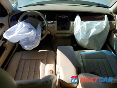 Zdjęcie 8 z 12 samochodu: 2007 LINCOLN TOWN CAR SIGNATURE VIN:1LNHM81V97Y601978 - miniatura