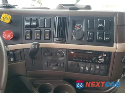 Zdjęcie 9 z 10 samochodu: 2017 VOLVO VN VNL VIN:4V4NC9EH3HN964949 - miniatura