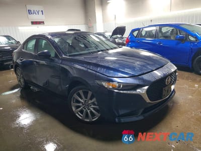 Czwarte zdjęcie samochodu z boku: 2023 MAZDA 3 SELECT VIN:3MZBPABM1PM357640 - miniatura