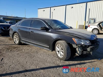 Czwarte zdjęcie samochodu z boku: 2017 VOLKSWAGEN PASSAT S VIN:1VWAT7A3XHC063904 - miniatura