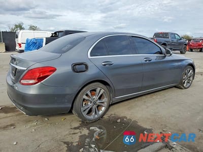 Trzecie zdjęcie samochodu z tyłu: 2018 MERCEDES-BENZ C 300 VIN:55SWF4JB2JU247103 - miniatura