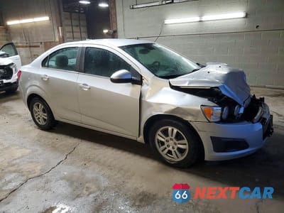 Czwarte zdjęcie samochodu z boku: 2012 CHEVROLET SONIC LT VIN:1G1JC5SH9C4202739 - miniatura