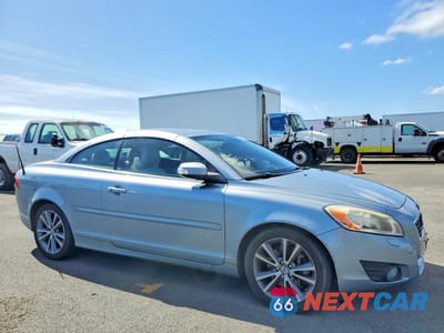 Czwarte zdjęcie samochodu z boku: 2012 VOLVO C70 T5 VIN:YV1672MC7CJ128198 - miniatura