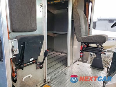 Zdjęcie 11 z 13 samochodu: 2019 FORD F-59 - STEP VAN *** CLEAN TITLE * PRIOR FLEET *** VIN:1FC3E4K67KDC48782 - miniatura