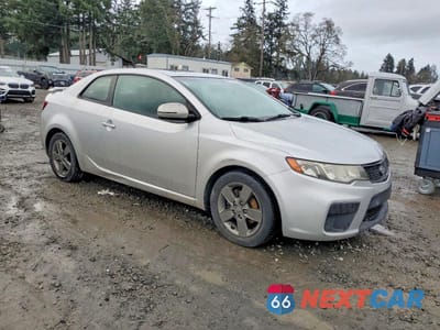 Czwarte zdjęcie samochodu z boku: 2012 KIA FORTE EX VIN:KNAFU6A26C5603864 - miniatura