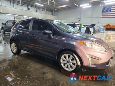 Czwarte zdjęcie samochodu z boku: 2012 FORD FIESTA SE VIN:3FADP4EJ0CM111872 - miniatura