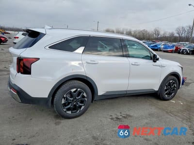 Trzecie zdjęcie samochodu z tyłu: 2025 KIA SORENTO S VIN:5XYRL4JC6SG321214 - miniatura
