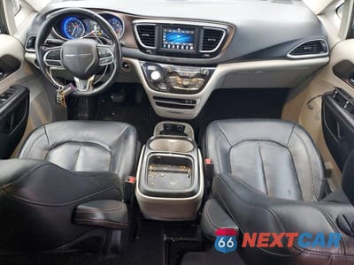 Zdjęcie 8 z 13 samochodu: 2019 CHRYSLER PACIFICA TOURING L VIN:2C4RC1BGXKR624962 - miniatura