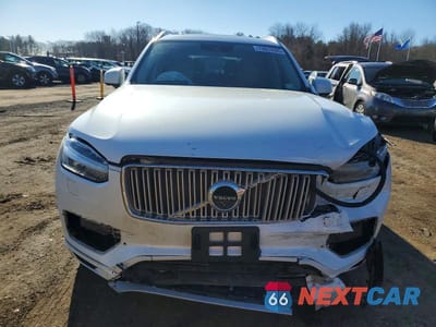 Piąte zdjęcie samochodu w środku: 2017 VOLVO XC90 T6 VIN:YV4A22PL3H1163495 - miniatura