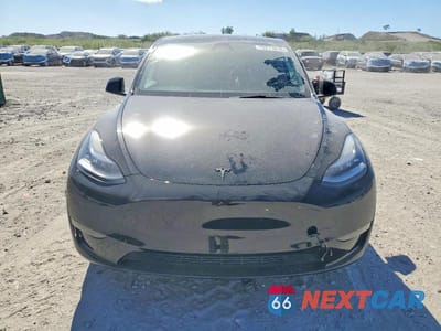 Piąte zdjęcie samochodu w środku: 2023 TESLA MODEL Y VIN:7SAYGDEE8PA136981 - miniatura