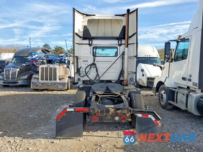 Zdjęcie 9 z 10 samochodu: 2017 VOLVO VN VNL VIN:4V4N39TG9HN987968 - miniatura