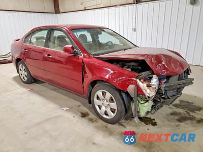 Czwarte zdjęcie samochodu z boku: 2008 KIA OPTIMA LX VIN:KNAGE123X85217967 - miniatura