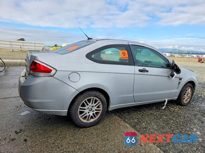 Trzecie zdjęcie samochodu z tyłu: 2008 FORD FOCUS SE VIN:1FAHP33N18W126745 - miniatura