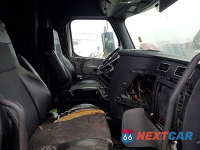 Piąte zdjęcie samochodu w środku: 2020 FREIGHTLINER CASCADIA 126 SEMI TRUCK VIN:3AKJHHDR1LSLL9001 - miniatura