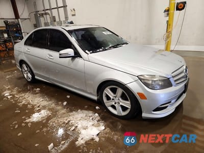 Czwarte zdjęcie samochodu z boku: 2011 MERCEDES-BENZ C 300 4MATIC VIN:WDDGF8BB5BR135392 - miniatura