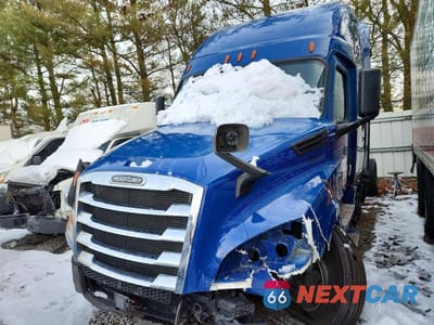 Drugie zdjęcie samochodu z przodu: 2019 FREIGHTLINER CASCADIA 126 SEMI TRUCK VIN:3AKJHHDR4KSKD8206 - miniatura