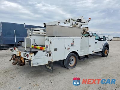Czwarte zdjęcie samochodu z boku: 2017 FORD F550 SUPER DUTY VIN:1FDUF5GT4HEB94166 - miniatura