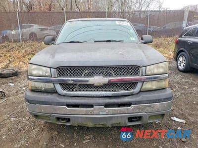 Piąte zdjęcie samochodu w środku: 2004 CHEVROLET SILVERADO C1500 VIN:1GCEC19XX4Z180026 - miniatura