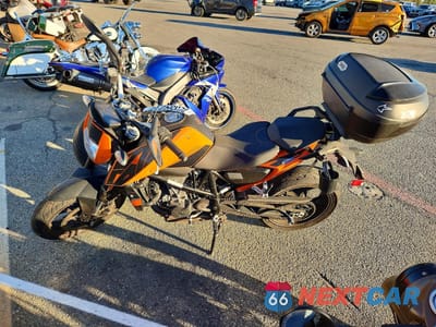 Trzecie zdjęcie samochodu z tyłu: 2017 KTM 690 DUKE VIN:VBKLDV408HM798758 - miniatura