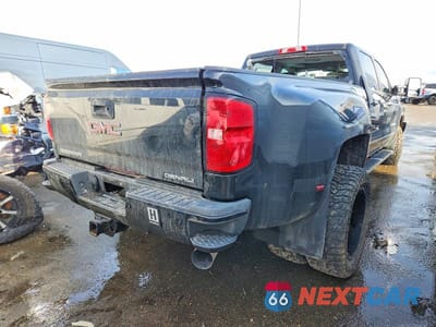 Trzecie zdjęcie samochodu z tyłu: 2018 GMC SIERRA K3500 DENALI VIN:1GT42YEY4JF224296 - miniatura