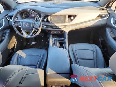 Zdjęcie 8 z 13 samochodu: 2022 BUICK ENCLAVE ESSENCE VIN:5GAERBKW9NJ165220 - miniatura