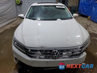 Piąte zdjęcie samochodu w środku: 2017 VOLKSWAGEN PASSAT SE VIN:1VWBT7A33HC049153 - miniatura