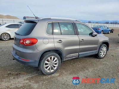 Trzecie zdjęcie samochodu z tyłu: 2011 VOLKSWAGEN TIGUAN S VIN:WVGBV7AX1BW552908 - miniatura
