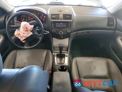 Zdjęcie 8 z 12 samochodu: 2004 HONDA ACCORD EX VIN:1HGCM56894A025248 - miniatura