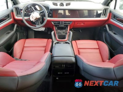 Zdjęcie 8 z 14 samochodu: 2025 PORSCHE CAYENNE COUPE VIN:WP1BA2AY6SDA33035 - miniatura