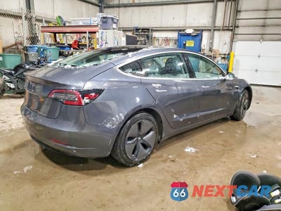 Trzecie zdjęcie samochodu z tyłu: 2018 TESLA MODEL 3 VIN:5YJ3E1EB4JF110261 - miniatura