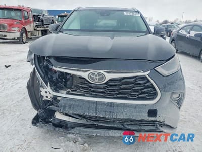 Piąte zdjęcie samochodu w środku: 2023 TOYOTA HIGHLANDER L VIN:5TDKDRBH8PS040340 - miniatura