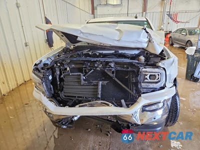 Piąte zdjęcie samochodu w środku: 2018 GMC SIERRA K1500 SLT VIN:3GTU2NECXJG541176 - miniatura