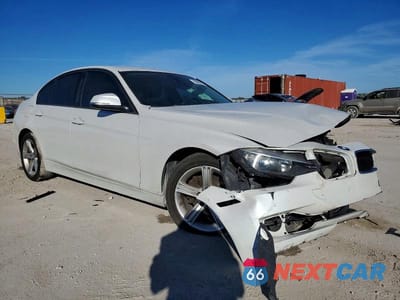 Czwarte zdjęcie samochodu z boku: 2014 BMW 320 I VIN:WBA3B1G56ENT01099 - miniatura