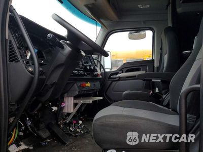 Piąte zdjęcie samochodu w środku: 2022 KENWORTH T680 SEMI TRUCK VIN:1XKYD49X7NJ133245 - miniatura