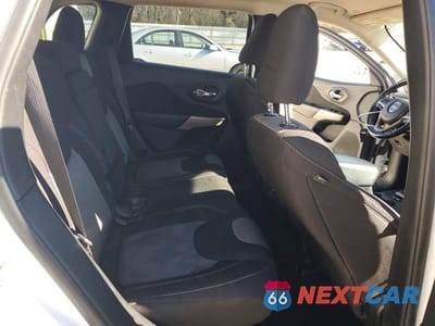 Zdjęcie 10 z 12 samochodu: 2018 JEEP CHEROKEE LATITUDE VIN:1C4PJLCB3JD513330 - miniatura