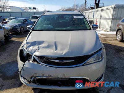 Piąte zdjęcie samochodu w środku: 2019 CHRYSLER PACIFICA LIMITED VIN:2C4RC1GG5KR588154 - miniatura