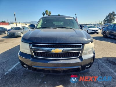 Piąte zdjęcie samochodu w środku: 2013 CHEVROLET SUBURBAN C1500 LT VIN:1GNSCJE02DR130384 - miniatura