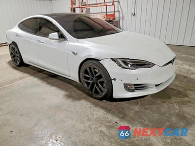Czwarte zdjęcie samochodu z boku: 2018 TESLA MODEL S VIN:5YJSA1E23JF274091 - miniatura