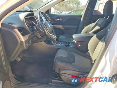 Zdjęcie 7 z 12 samochodu: 2018 JEEP CHEROKEE LATITUDE VIN:1C4PJLCB3JD513330 - miniatura