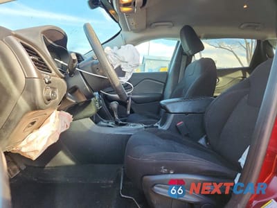 Zdjęcie 7 z 13 samochodu: 2019 JEEP CHEROKEE LATITUDE VIN:1C4PJLCBXKD427952 - miniatura