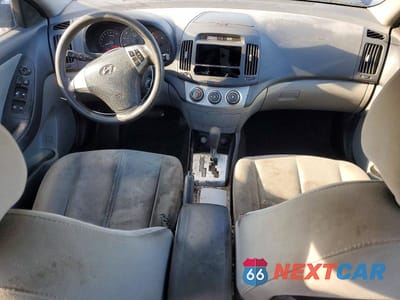 Zdjęcie 8 z 11 samochodu: 2010 HYUNDAI ELANTRA VIN:KMHDU4AD6AU868928 - miniatura
