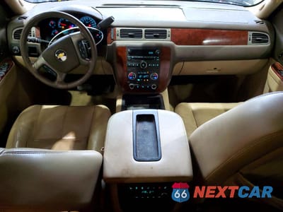 Zdjęcie 8 z 13 samochodu: 2011 CHEVROLET SUBURBAN C1500 LT VIN:1GNSCJE05BR181780 - miniatura