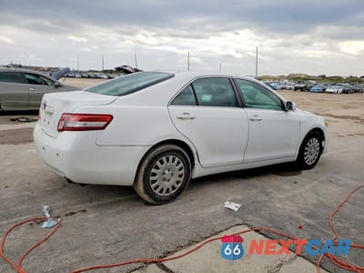 Trzecie zdjęcie samochodu z tyłu: 2010 TOYOTA CAMRY BASE VIN:4T1BF3EK3AU552679 - miniatura