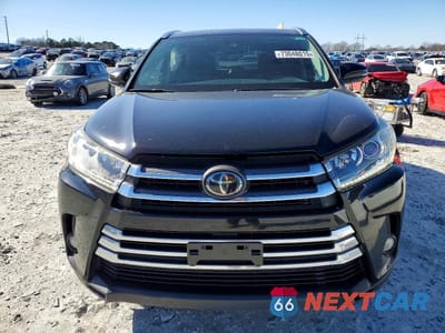 Piąte zdjęcie samochodu w środku: 2018 TOYOTA HIGHLANDER LIMITED VIN:5TDDZRFH5JS901162 - miniatura