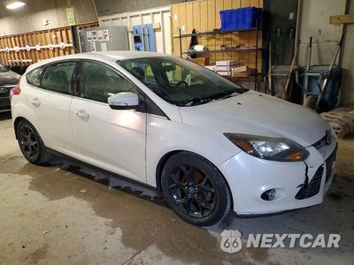 Czwarte zdjęcie samochodu z boku: 2014 FORD FOCUS TITANIUM VIN:1FADP3N29EL206454 - miniatura