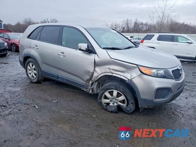 Czwarte zdjęcie samochodu z boku: 2013 KIA SORENTO LX VIN:5XYKTCA63DG415916 - miniatura