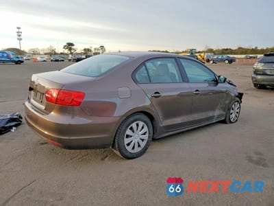 Trzecie zdjęcie samochodu z tyłu: 2011 VOLKSWAGEN JETTA BASE VIN:3VW2K7AJ5BM390688 - miniatura