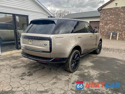 Trzecie zdjęcie samochodu z tyłu: 2023 LAND ROVER RANGE ROVER SE VIN:SALKP9FUXPA037167 - miniatura